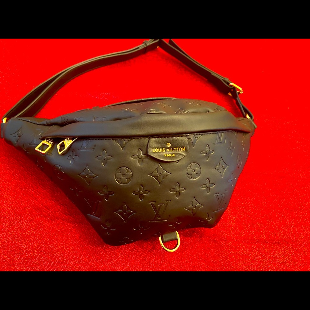 NEW ✨ Black Belt bag